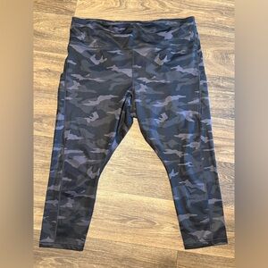 Athleta Ultimate Camo 7/8 Tight